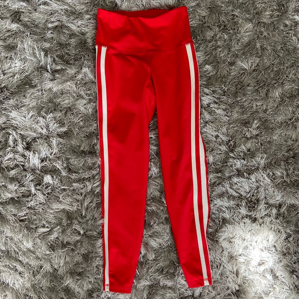 Old Navy Active girls red and white go dry high waisted pants. Size XS. Used.